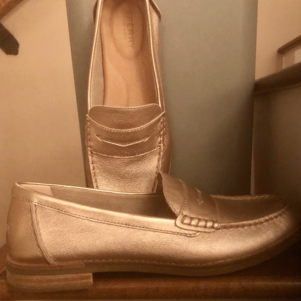 Sperry Topsider Penny Loafer, Size 9.5, Rose Gold, New